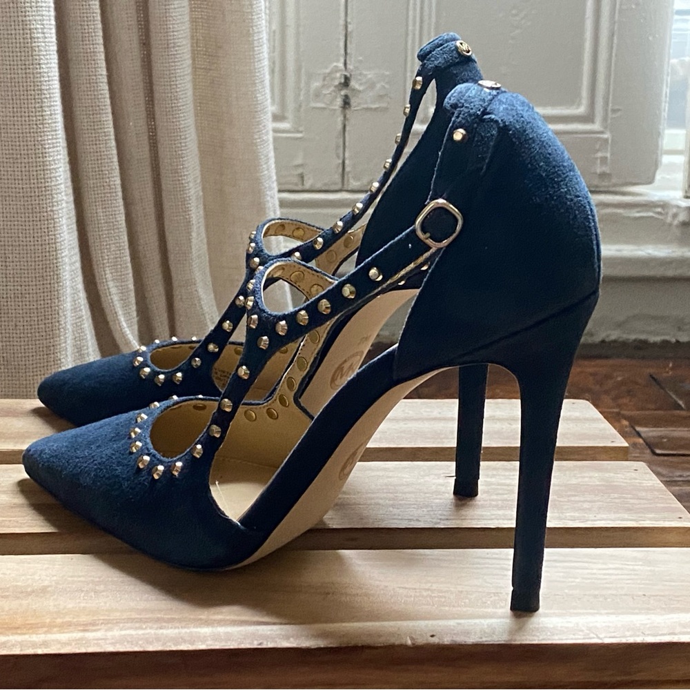 Beautiful NWOT Micheal Kors Navy Blue Suede Heels - Size 7